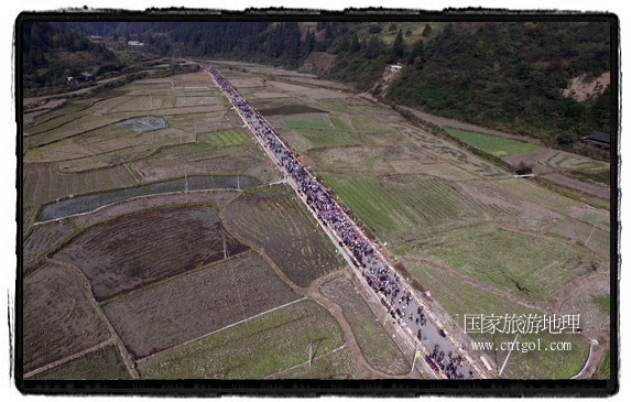 1700桌合攏宴，總長3.7公里，10380人同桌就餐，創(chuàng)歷史之最